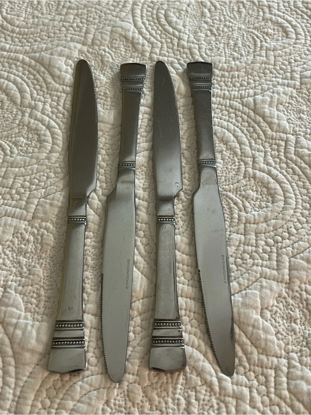 4 International Silver Kensington Flatware Set Dinner Knives
